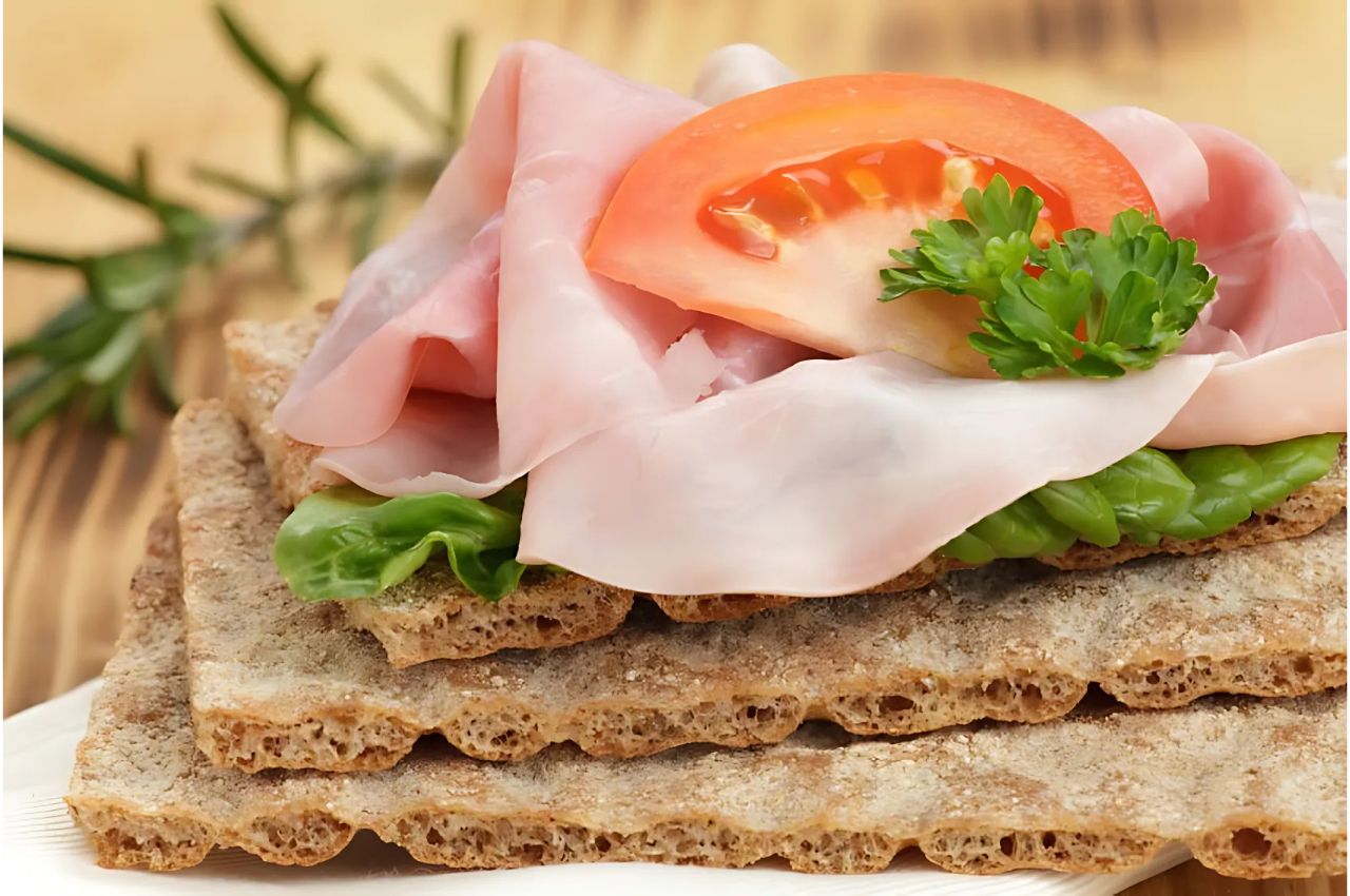 Knäckebrot mit Schinken Knäckebrot mit Schinken