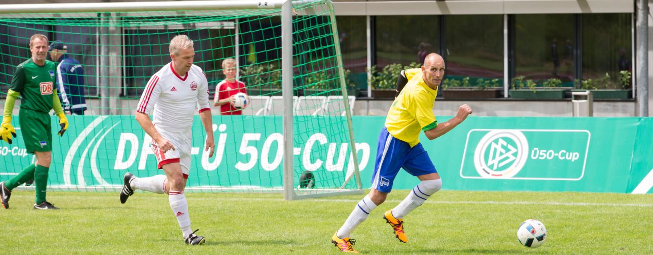 Amateure beim Fußballspielen